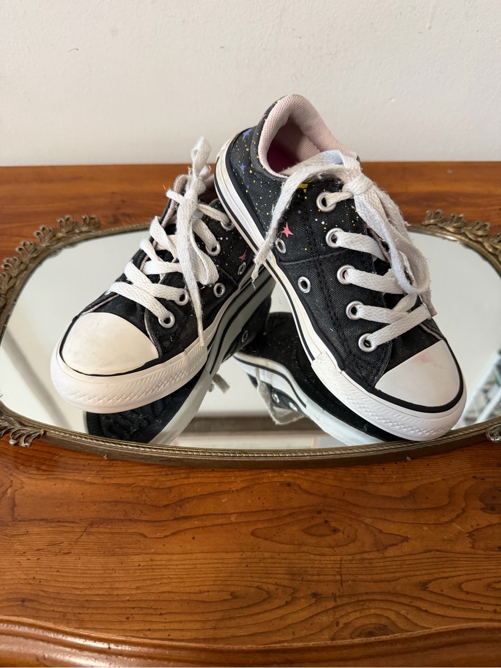 ✔️Converse Black Canvas Low-Top Sneakers with Star Detail 🌟